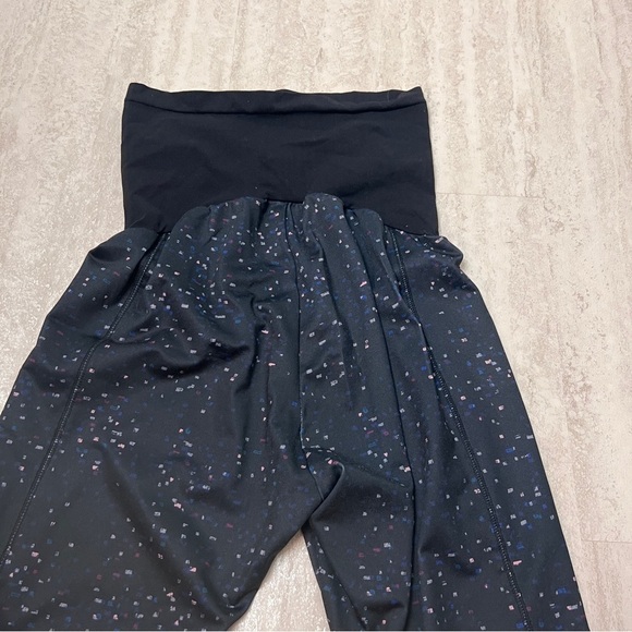 Motherhood Maternity workout leggings mesh medium - Picture 10 of 10